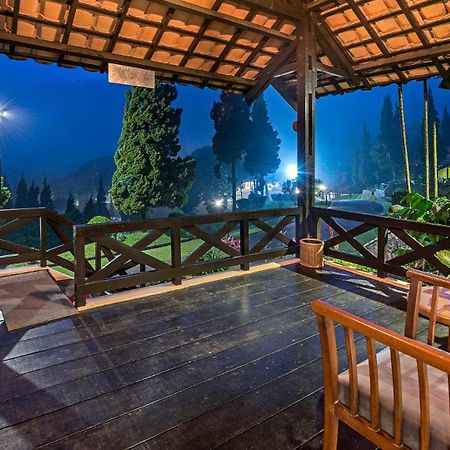 Grand Whiz Hotel Bromo Exterior foto